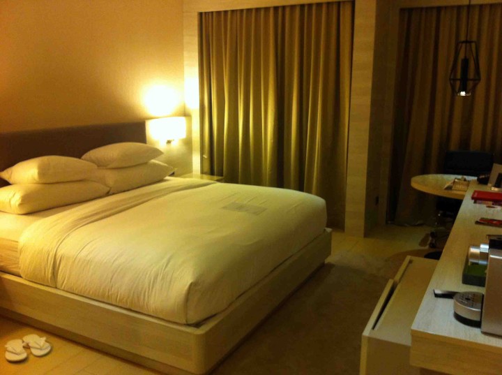 hotel_room_the_stones_hotel_bali