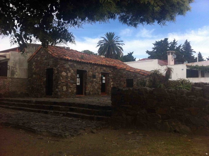 stone_houses_colonia_uruguay