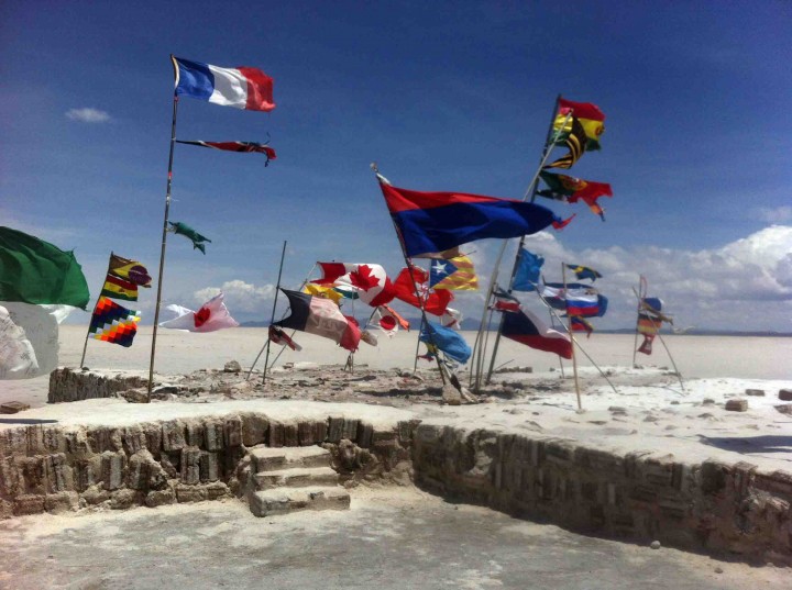 flags_uyuni_salt_flats_bolivia