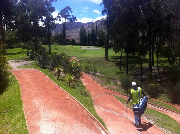 follow_caddy_la_paz_golf_club_bolivia