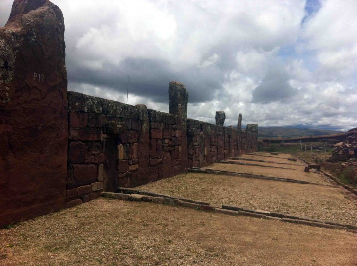 tiwanaku_bolivia_stone_walls