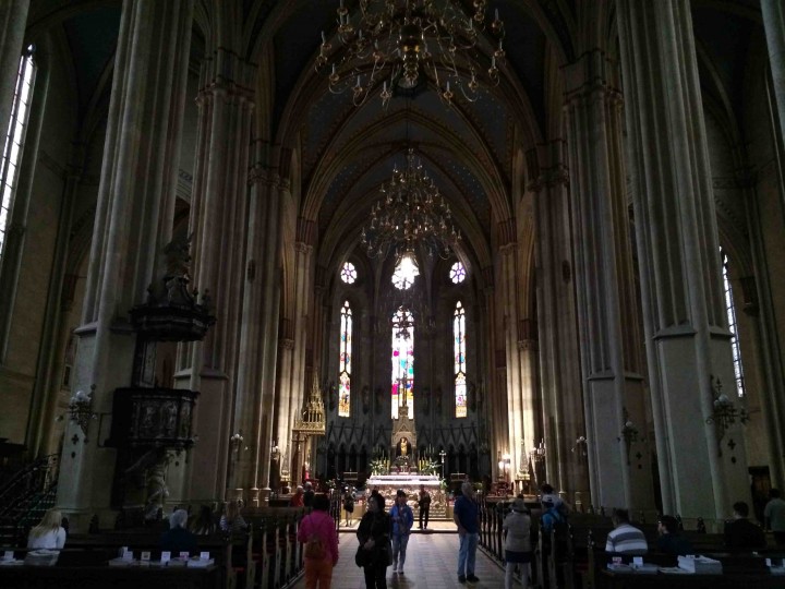 inside_cathedral_zagreb_croatia