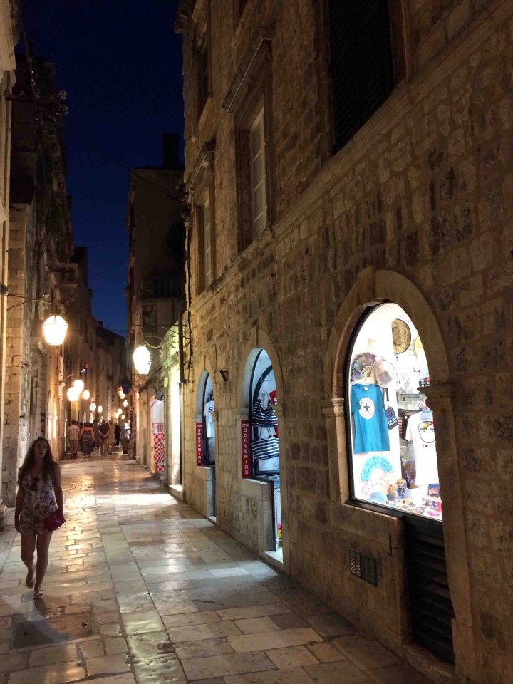 narrow_lanes_old_city_dubrovnik