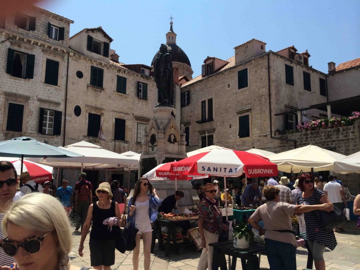 busy_market_old_city_dubrovnik