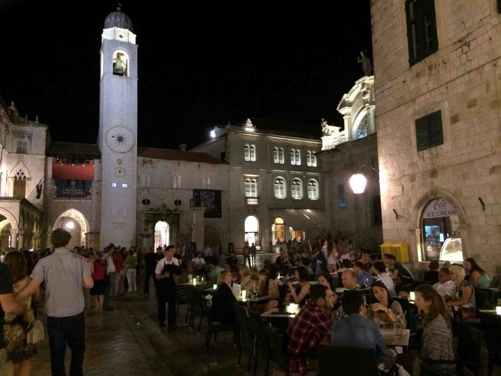 socializing_old_city_dubrovnik_croatia