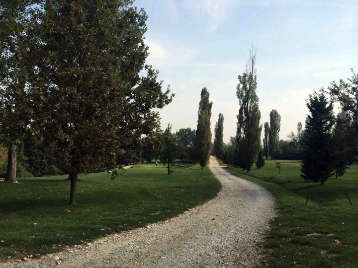 access_road_golf_club_bologna