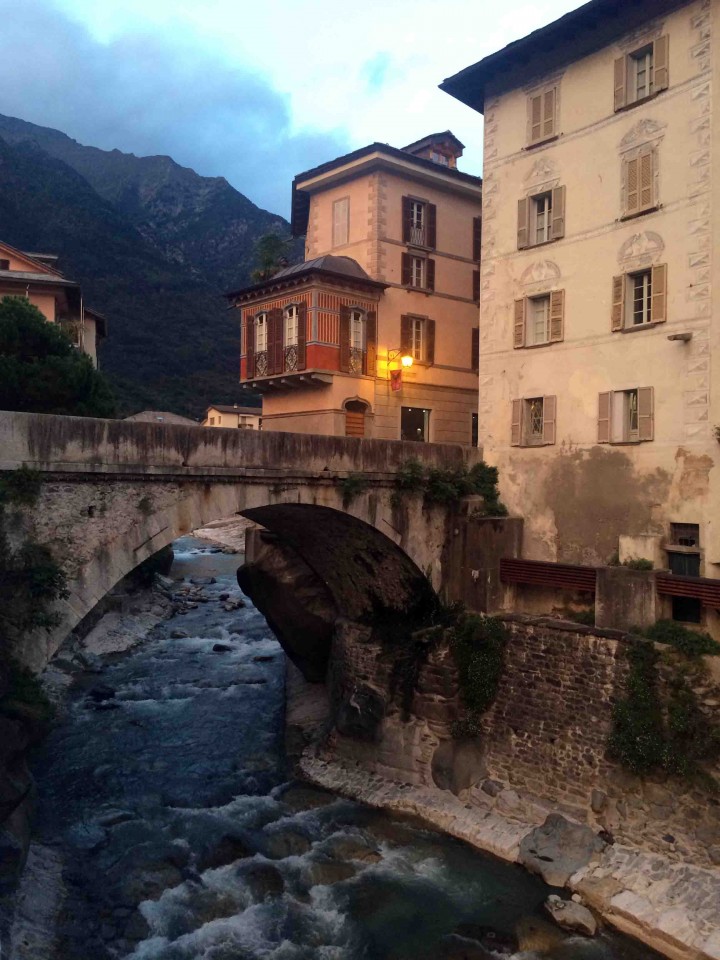 bridge_river_chiavenna_italy