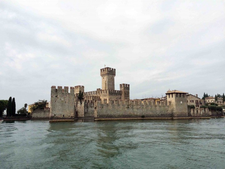 castle_from_sea_sirmione_lake_garda