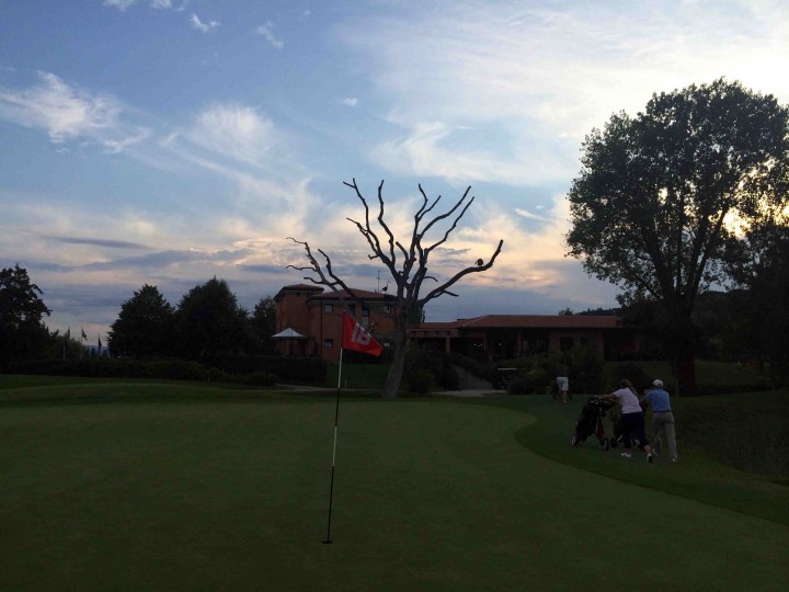 dusk_18_golf_club_le_fonti_bologna_italy