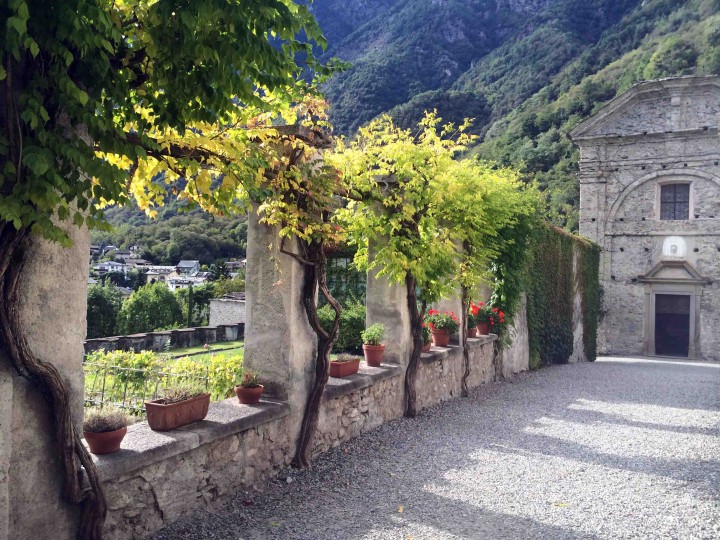 entrance_palazzo_vertemate_franchi_chiavenna_italy