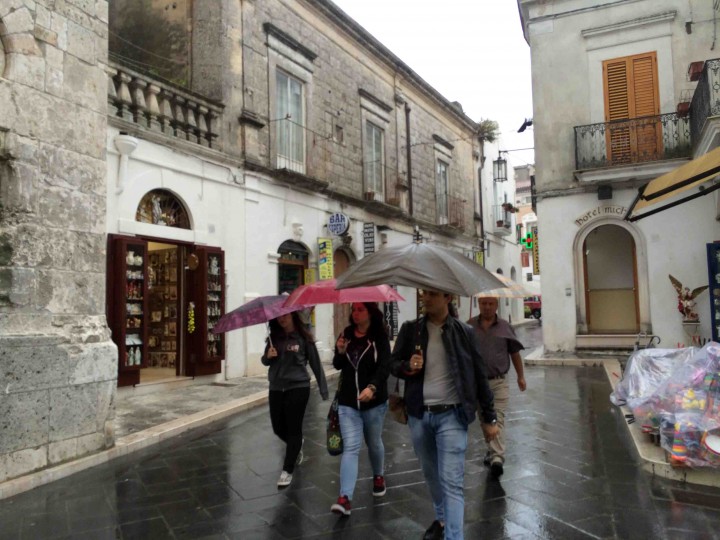 family_cruising_town_monte_sant_angelo_gargano