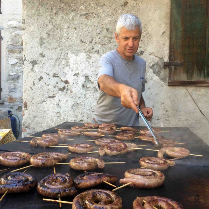 gent_flipping_sausages_sagra_dei_crotti_chiavenna_italy