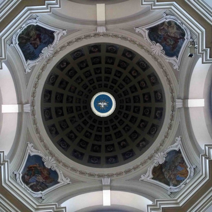 inside_cathedral_desenzano_del_garda