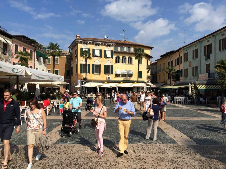 main_square_sirmione_lake_garda