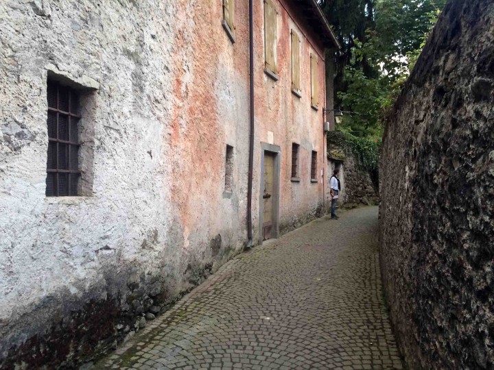 narrow_lanes_chiavenna_italy