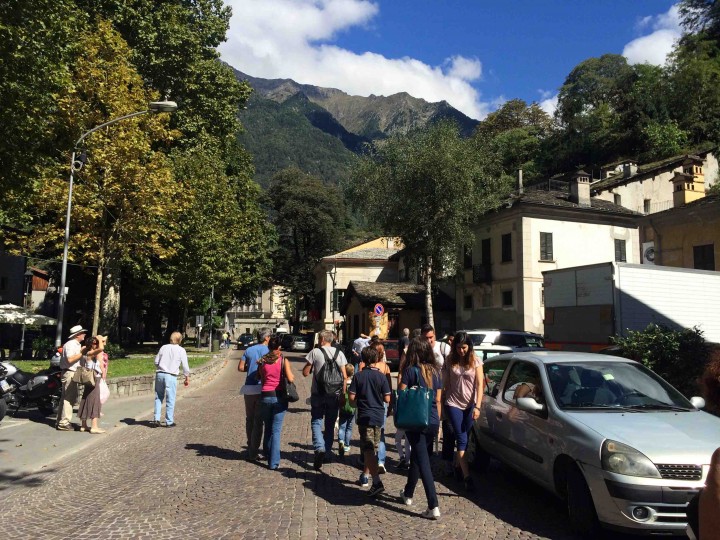 people_visiting_sagra_dei_crotti_chiavenna_italy