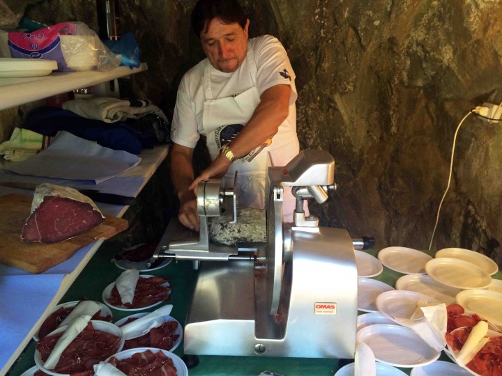 preparing_bresaola_sagra_dei_crotti_chiavenna_italy