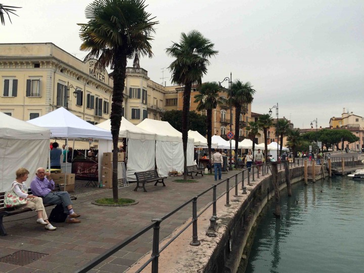 relaxing_by_harbor_desenzano_del_garda