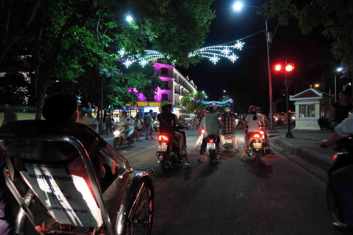 streets_hue_vietnam