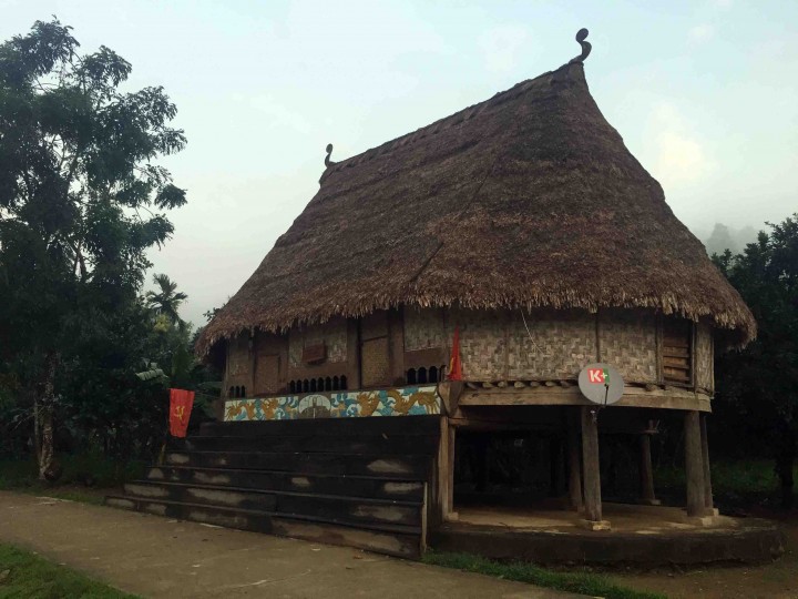 long_house_bho_hoong_vietnam