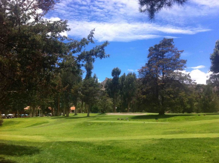 sunny_la_paz_golf_club_bolivia
