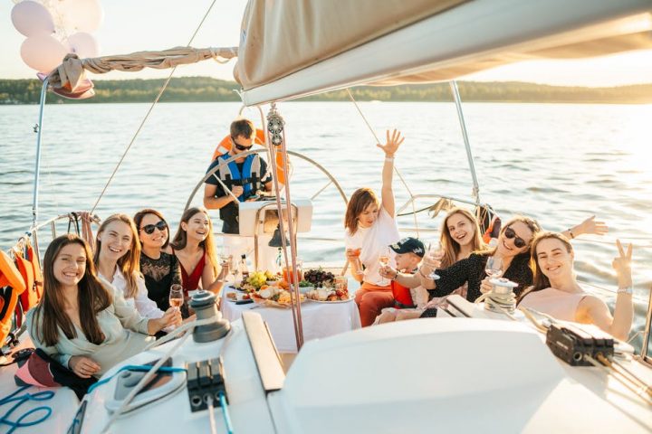 8 Reasons To Celebrate Your Birthday With A Boat Party