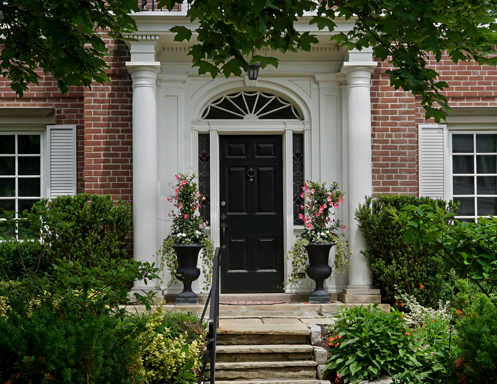 3 Amazing Front Entrance Ideas That Boost First Impressions