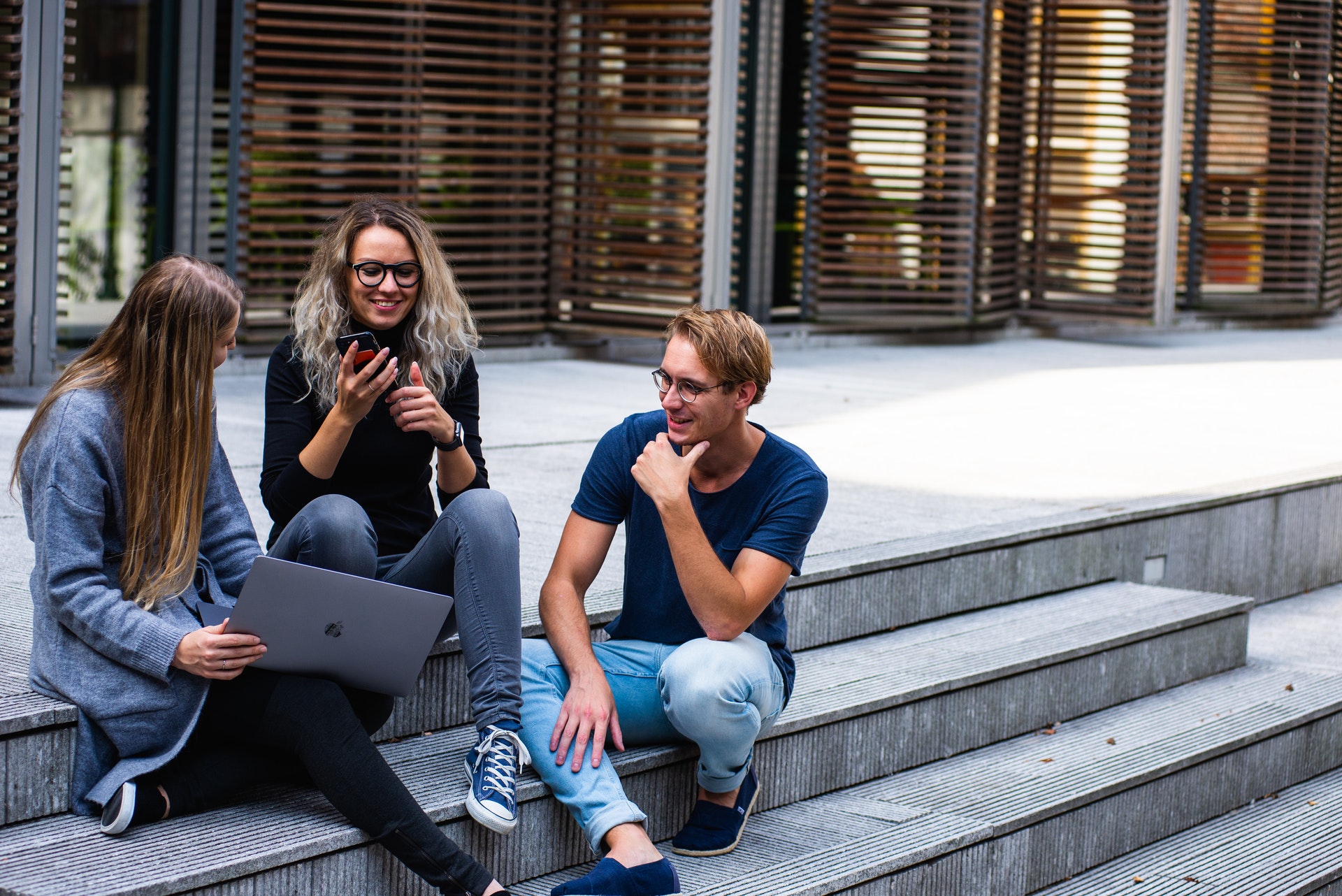 8 Ways for Students to Earn Money in Trip