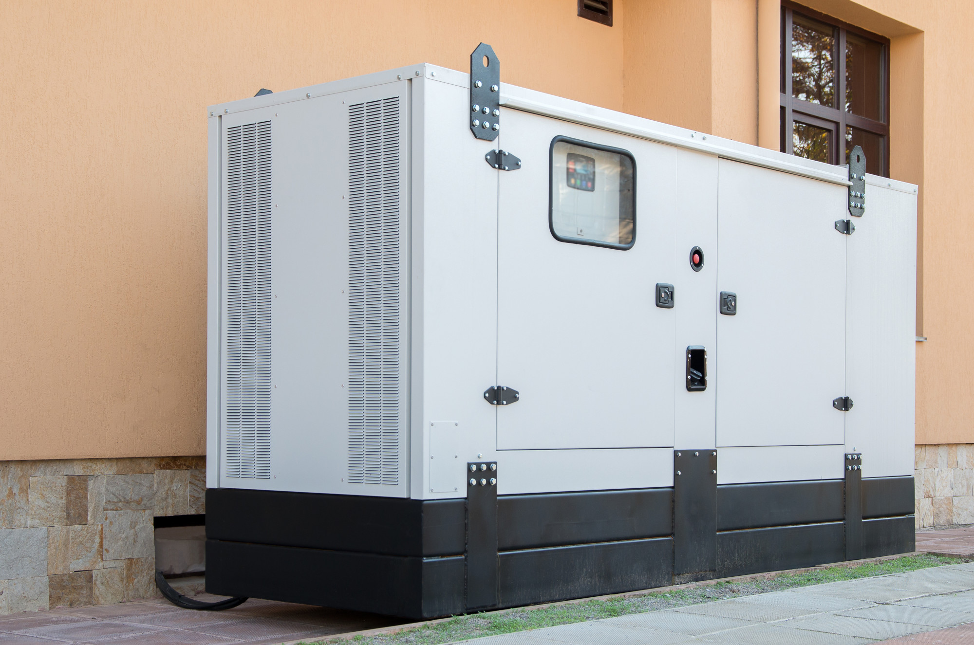 The Benefits of a Home Generator During a Disaster