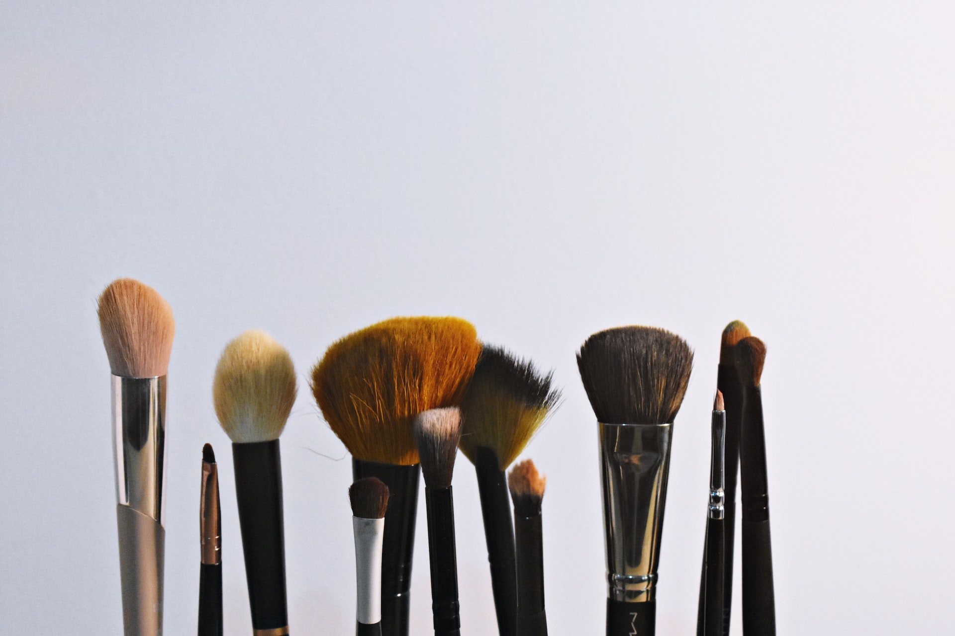 5 Reasons and Simple Reminders for Why We Need to Clean Makeup Brushes