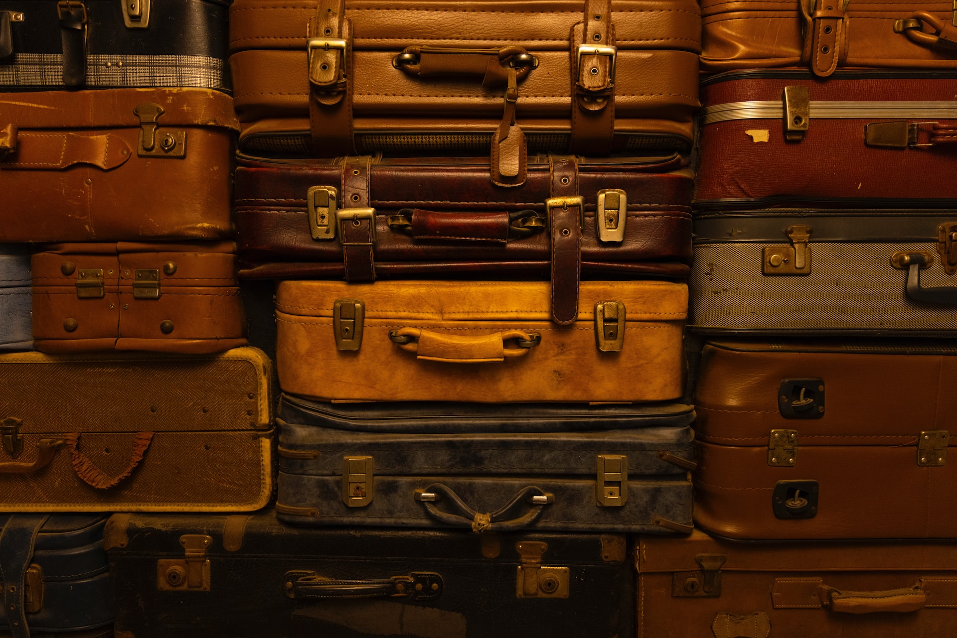 4 Tips for Traveling With Heavy Luggage