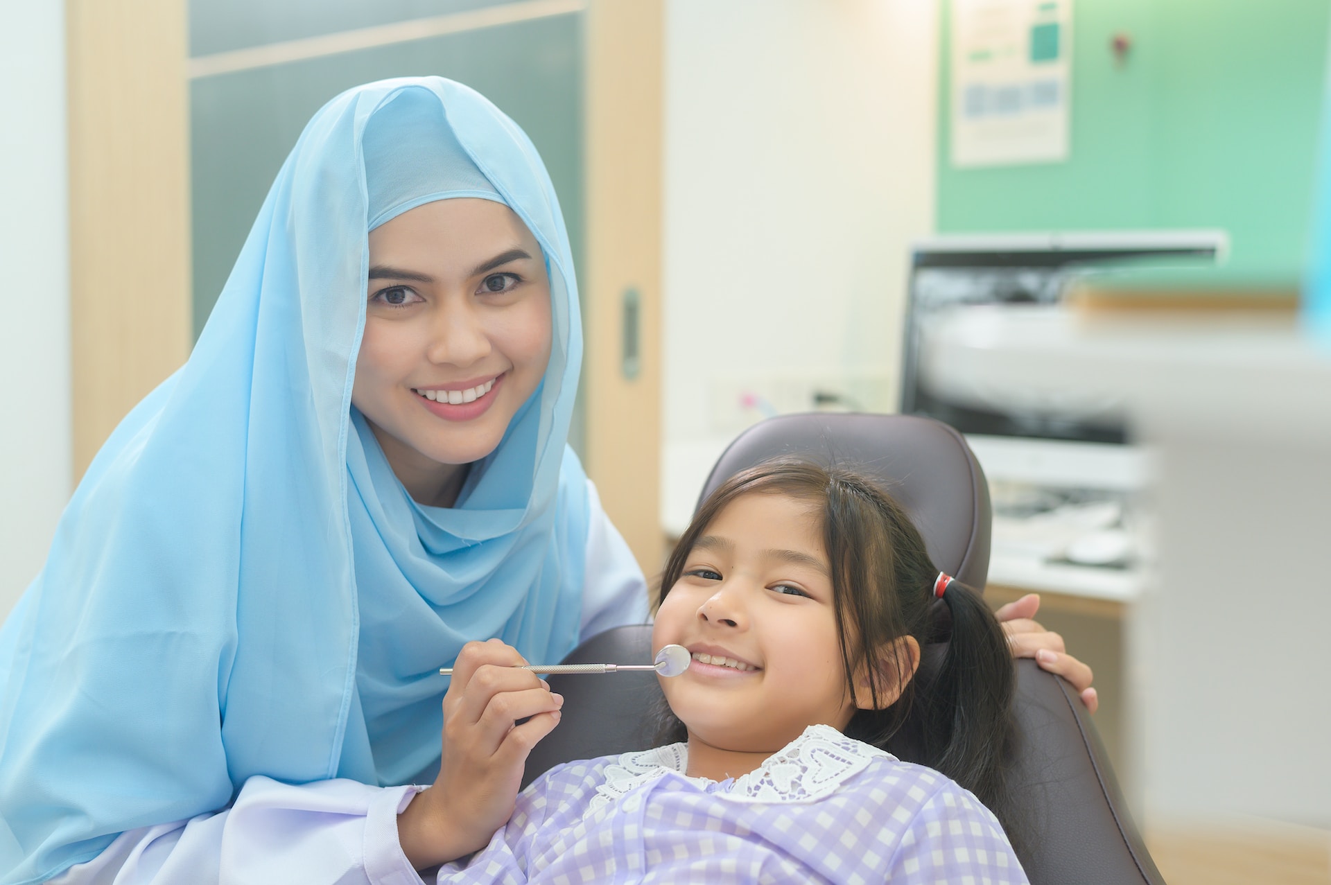 Choosing the Right Pediatric Dentist: Factors to Consider for Your Child’s Oral Health