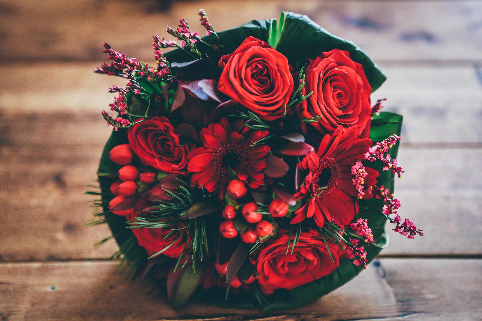 Eternal Love: Everlasting Flowers as Anniversary Gifts