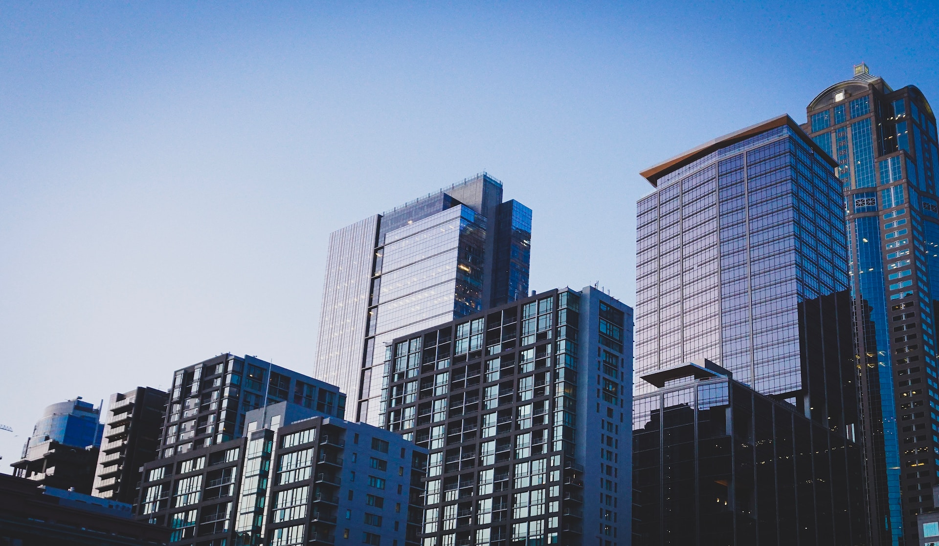 How Commercial Real Estate Management Services Boost Operational Performance