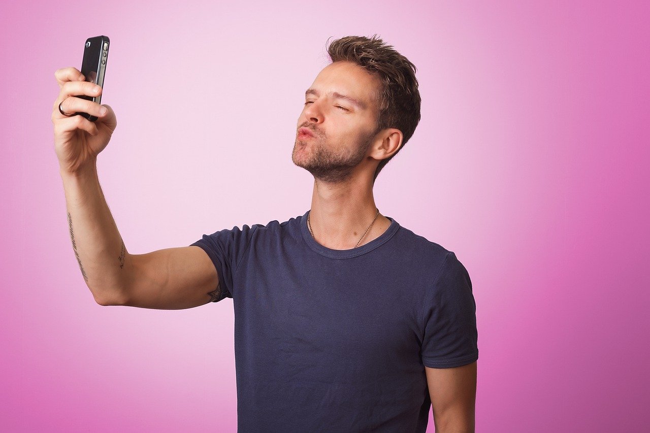 8 Ways to Stay Safe While Navigating Modern Dating Platforms