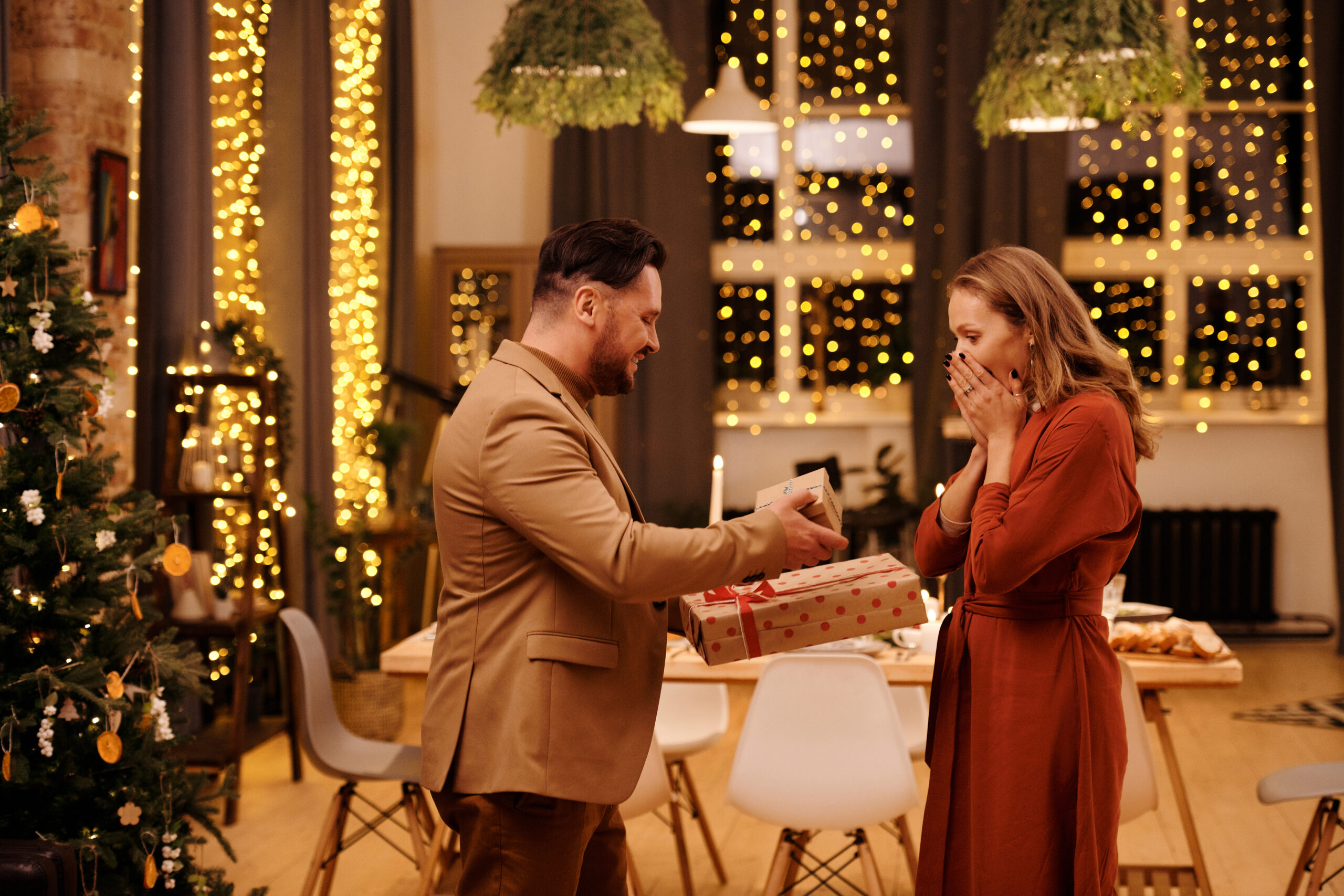 6 Gift Ideas to Surprise Your Wife on Special Occasions