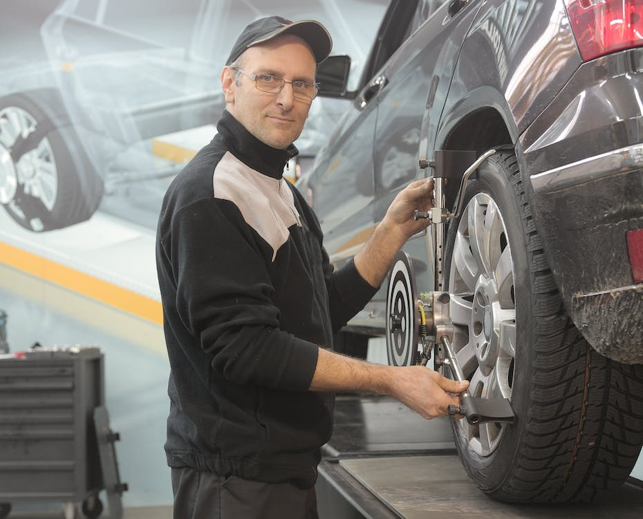 Top Things to Keep in Mind When Taking Your Car in For a Service