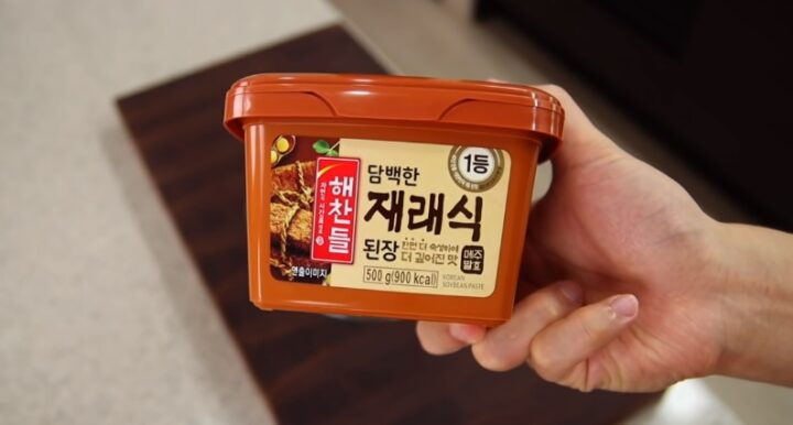 What are the main ingredients in Korean food?