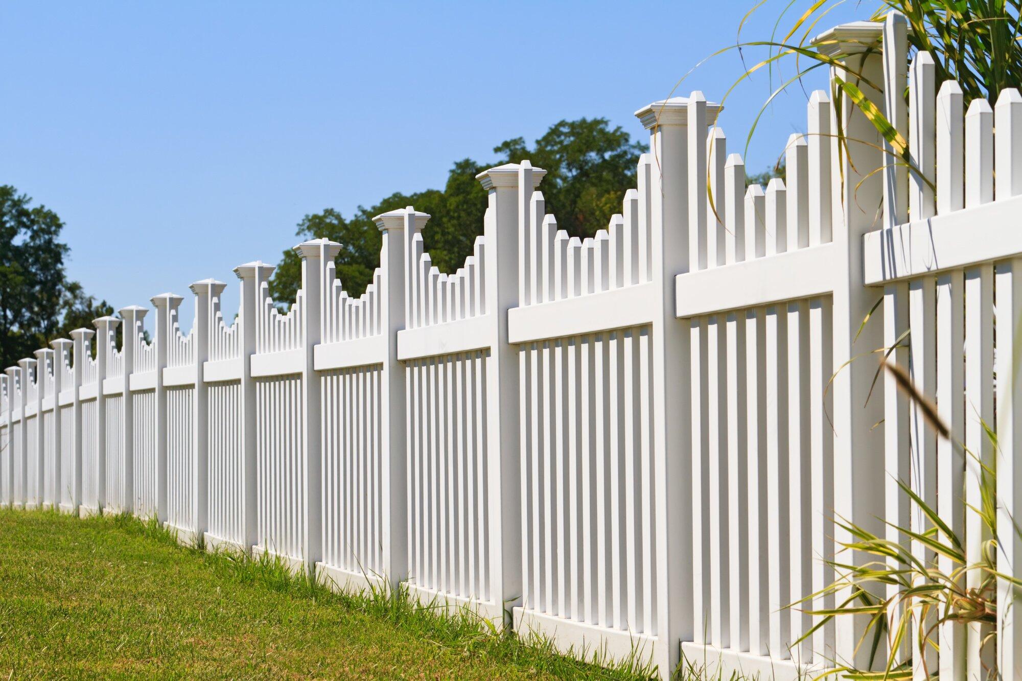Choosing the Perfect Vinyl Fence Gate for Your Property