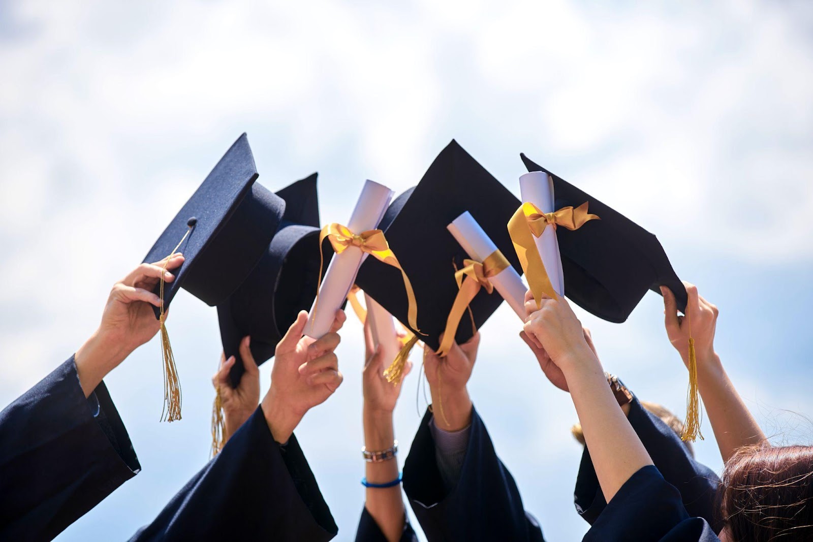 How to Decorate a Graduation Cap