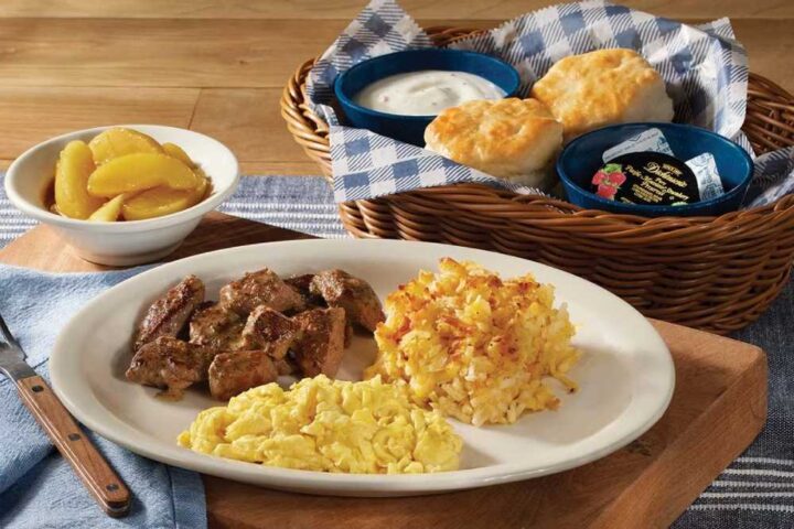 does cracker barrel serve breakfast all day