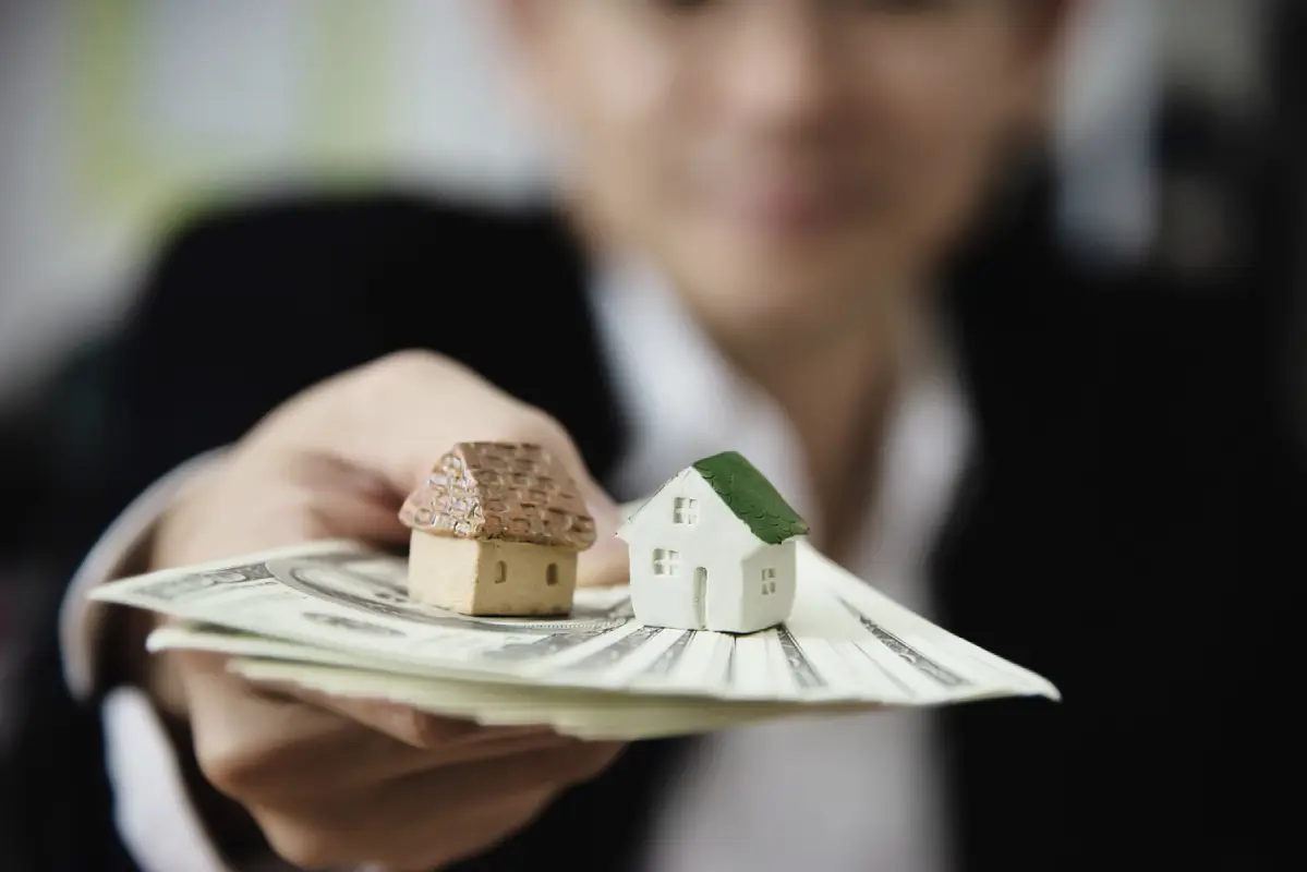 Why Some Homeowners Choose Cash Over Mortgage Buyers
