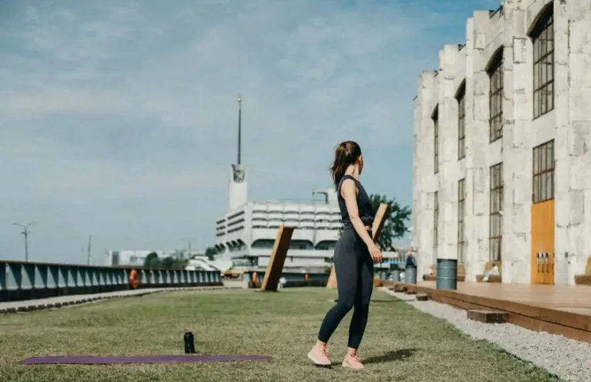 traveler staying active with simple workouts during holiday travel